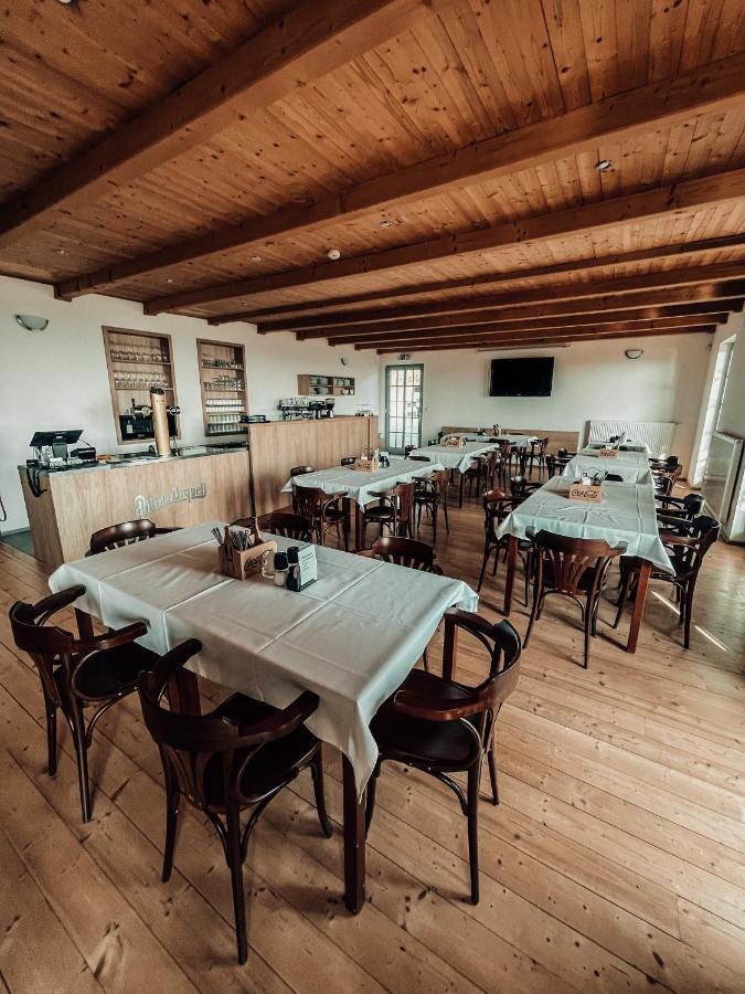 法玛奥威奇特拉塞酒店 Němčičky 外观 照片