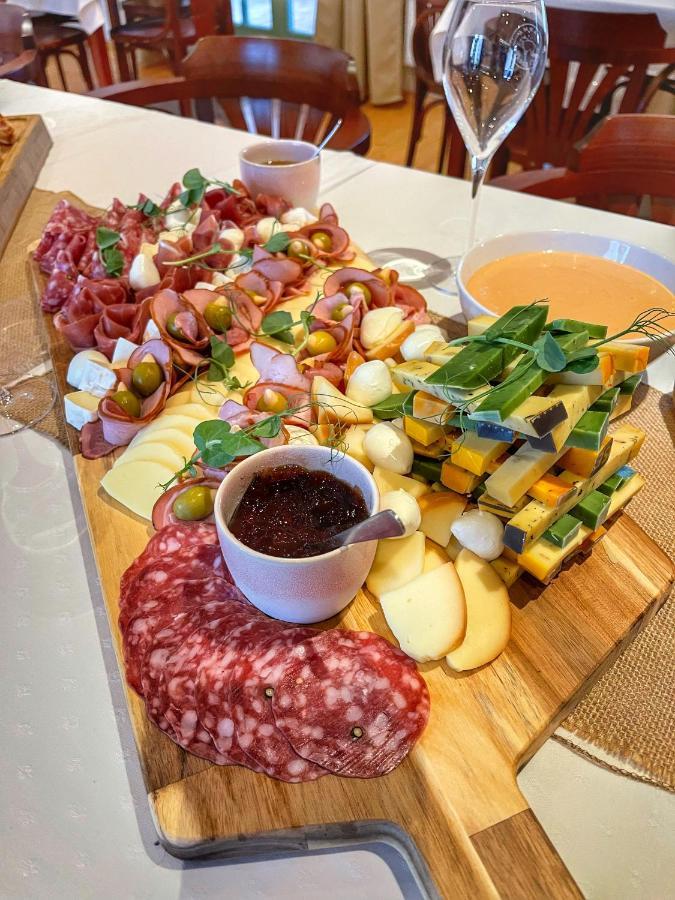 法玛奥威奇特拉塞酒店 Němčičky 外观 照片