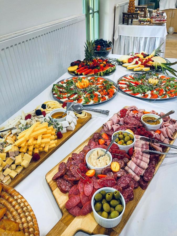 法玛奥威奇特拉塞酒店 Němčičky 外观 照片