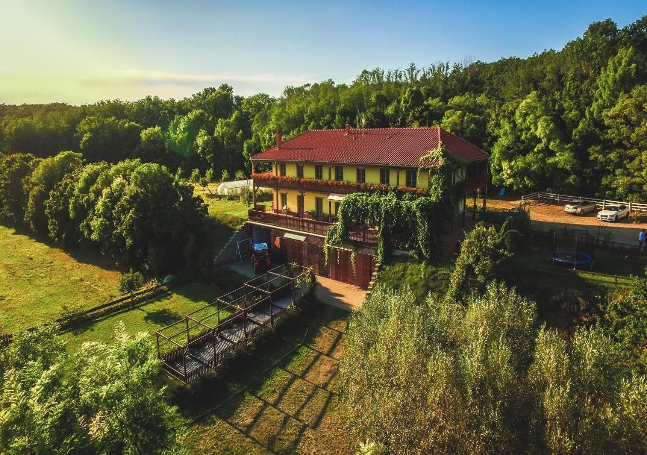 法玛奥威奇特拉塞酒店 Němčičky 外观 照片