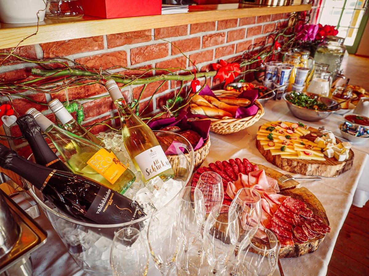 法玛奥威奇特拉塞酒店 Němčičky 外观 照片